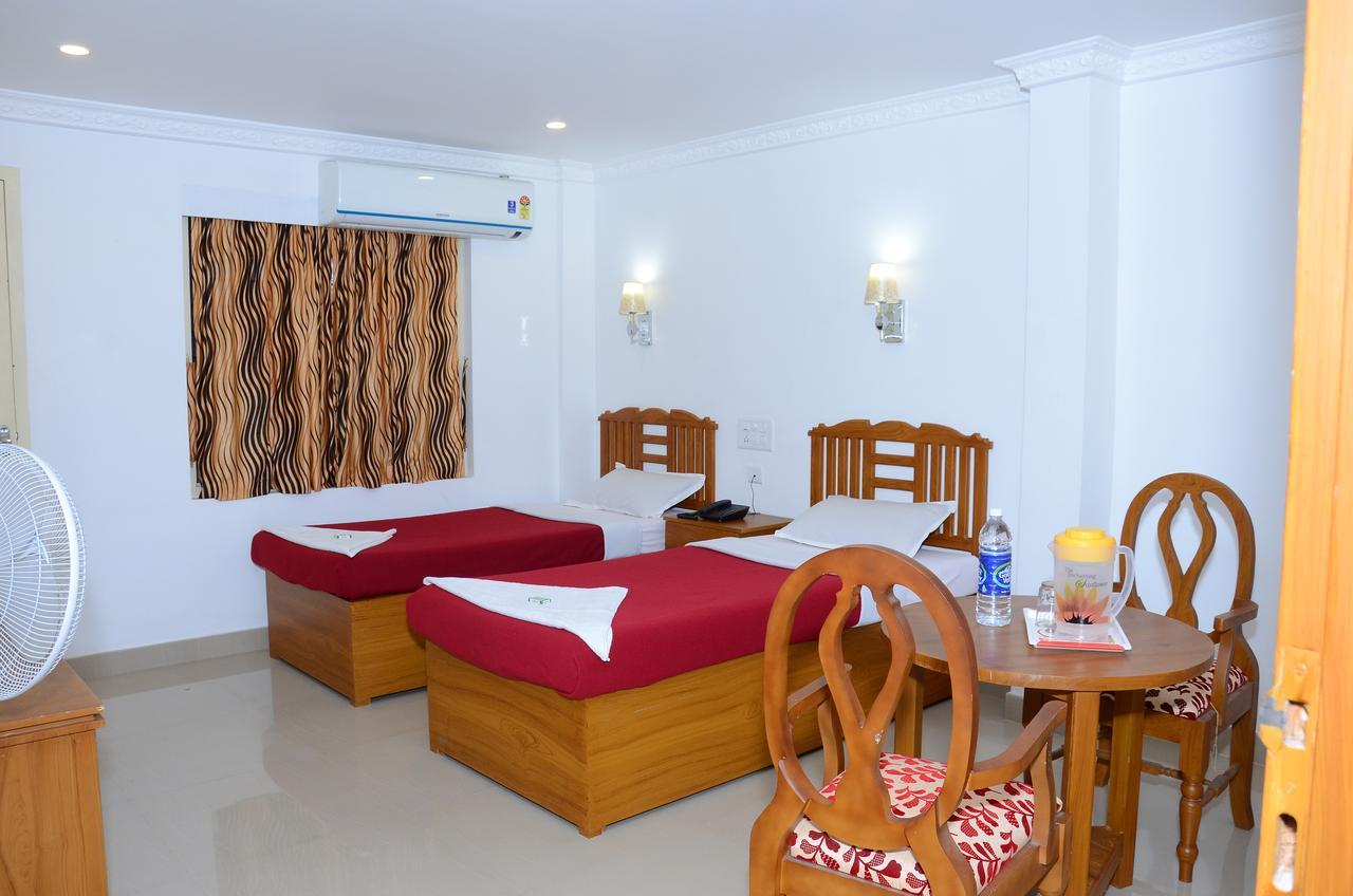 Princess Residency Hotel Недумбасери Екстериор снимка